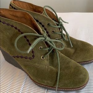 Leather booties- 🍁 A Fall Must Have 🍁